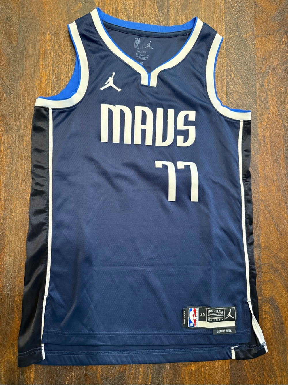 Dallas Mavericks Luka Dončić #77 Navy Nike Jordan NBA Jersey - mens small